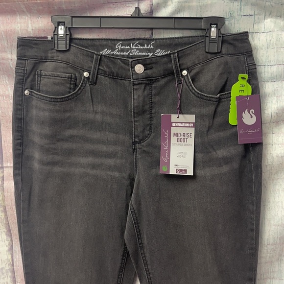 - Brand new Woman’s Gloria Vanderbilt jeans. Size 8 - Picture 2 of 12